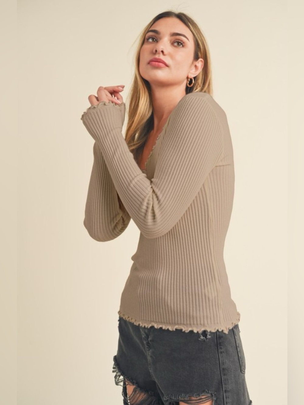 Aemi + Co Lettuce Hem Scoop Neck Long Sleeve Knit Top